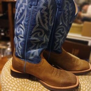 Size 8 and 1/2 Twisted boots they're eight and a half d almost brand